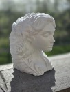 Klassisk kvinnebyste – romantisk dekor thumbnail